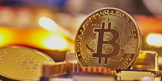 Bitcoin Mendekati Rekor Tertinggi di Atas $72K
